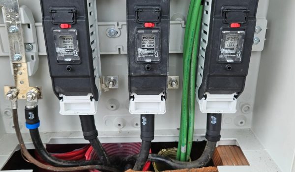 Cuadro de luz de obra instalado